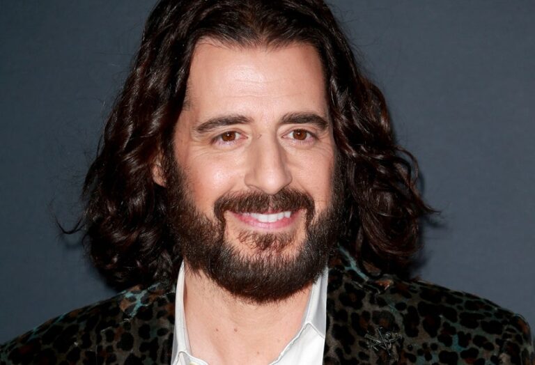 does jonathan roumie have a wife