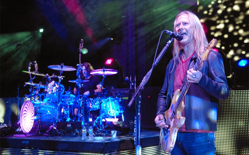 jerry cantrell family and wife